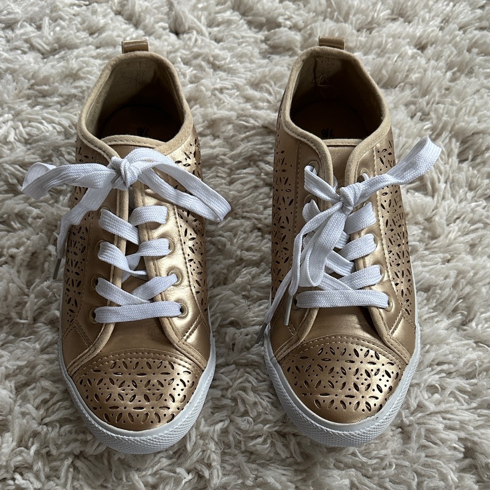 Metallic Gold Vegan Leather Women's Lace-Up Sneakers by Chatties Sz 8
